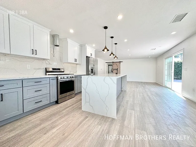 6243 Platt Ave — Photo 4