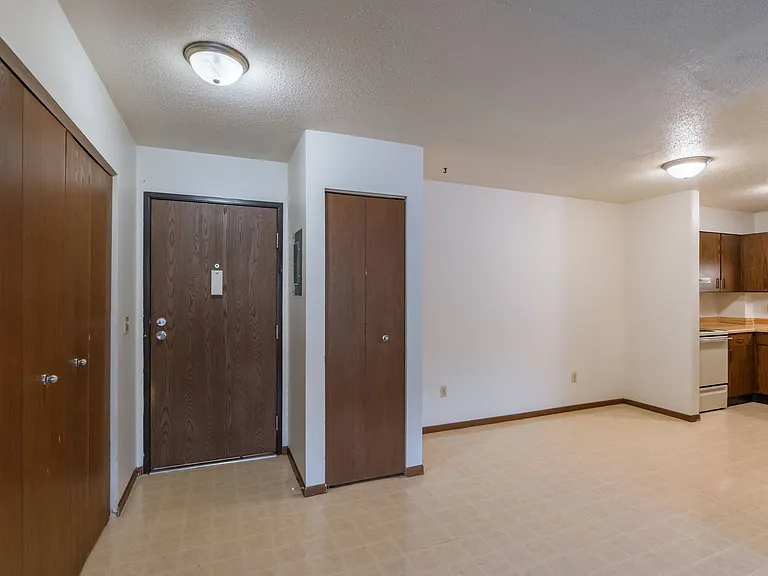Moorhead, MN South Park Apartments | Entry