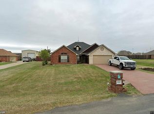 214 E Preston Gln, Gunter, TX 75058