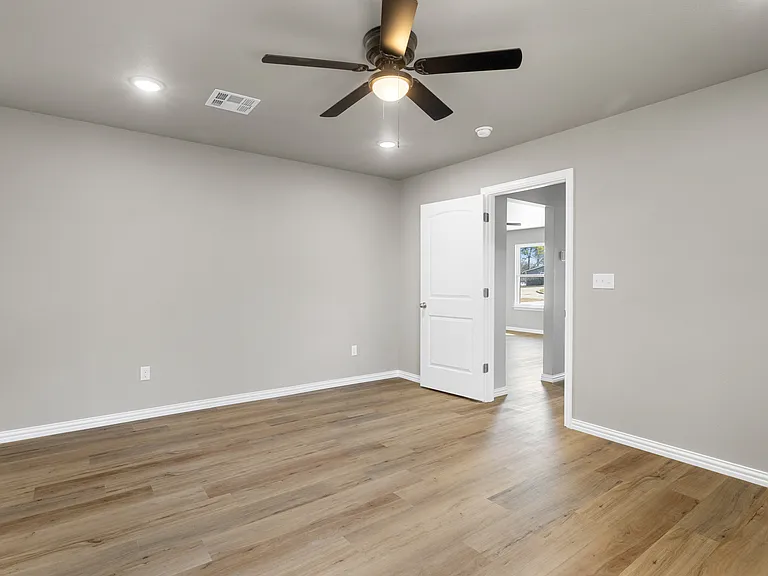 126 E Pine St — Photo 9