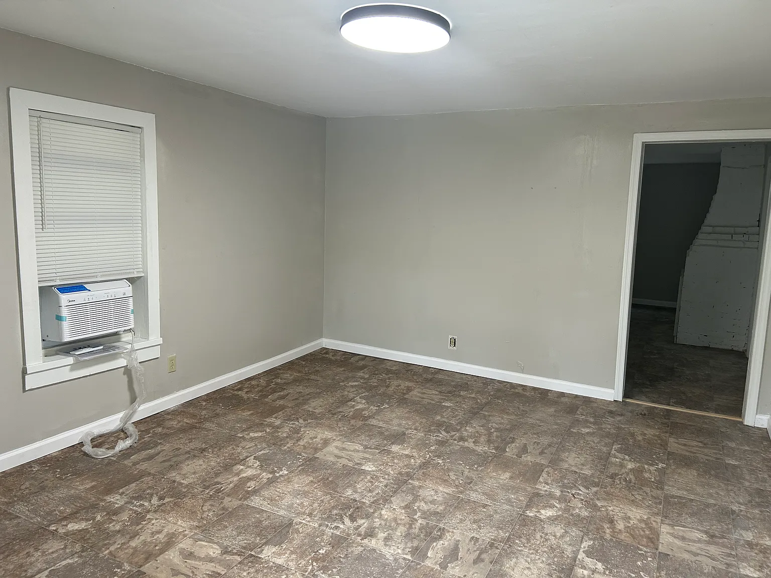 2 bed, 917 sqft, $780 — Photo 2