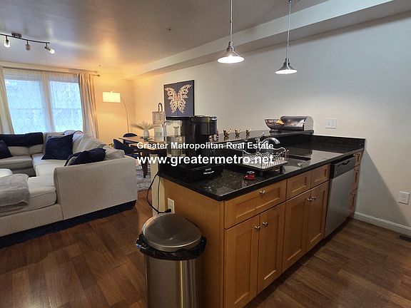 5th image of 39 Chelsea St