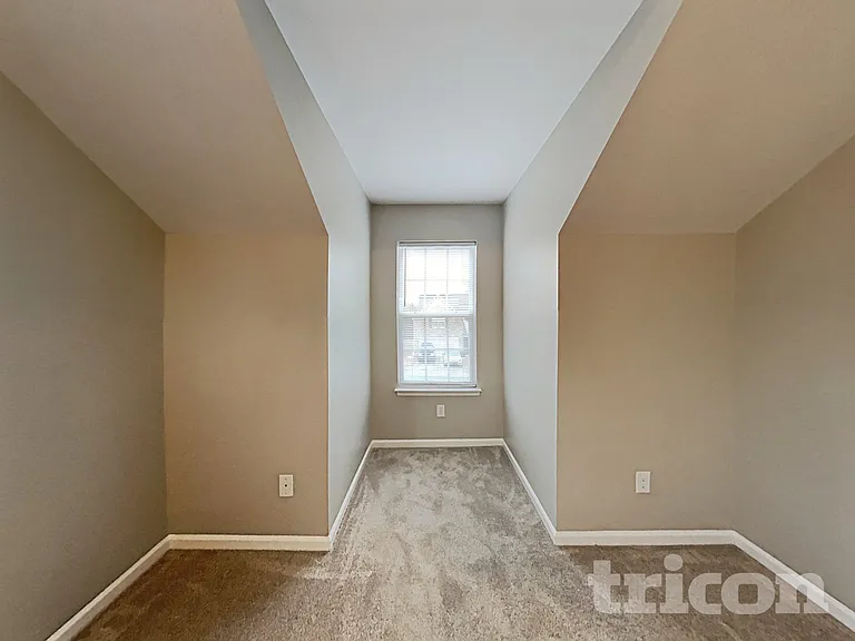 1131 Delander Ln — Photo 15