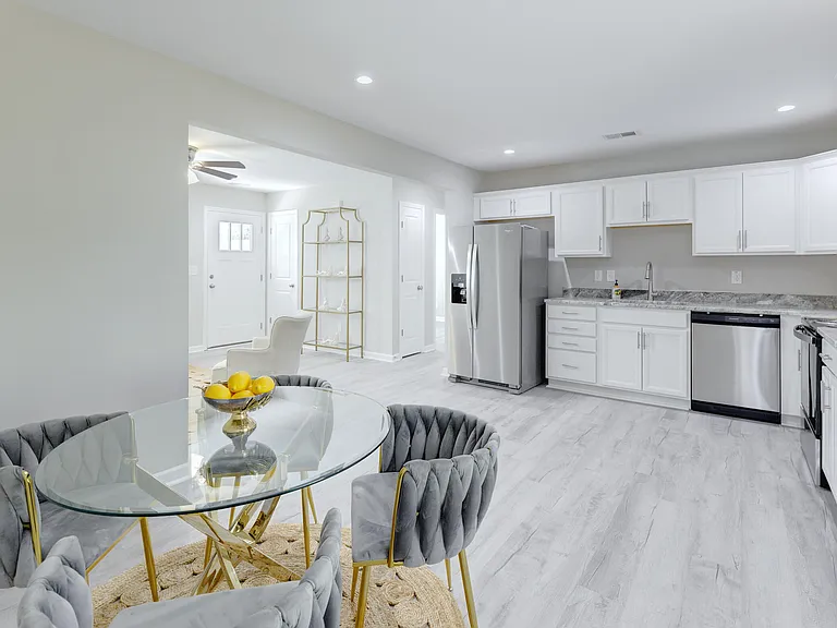 122 Thompson St — Photo 22