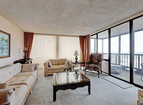 4th image of 300 Winston Dr APT 1922