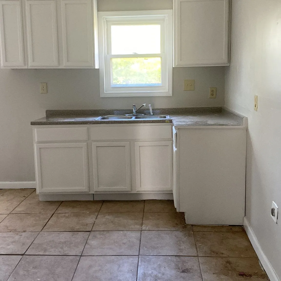 Coming Soon! -Beautiful 3 bedroom, 1 bath home! — Photo 2