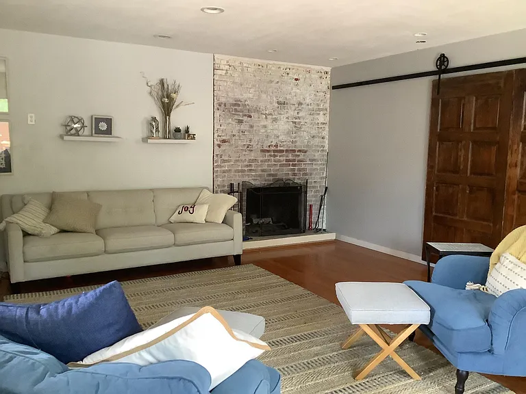 345 Main St — Photo 8