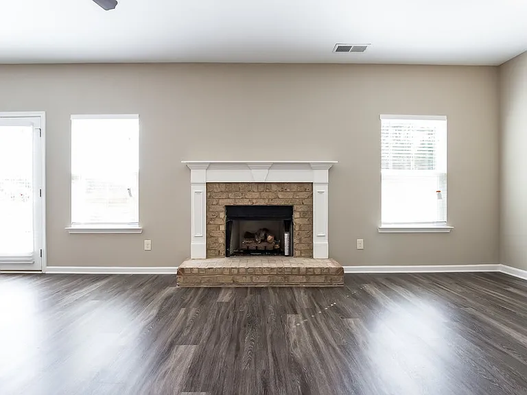 326 Crescent Woode Dr — Photo 2