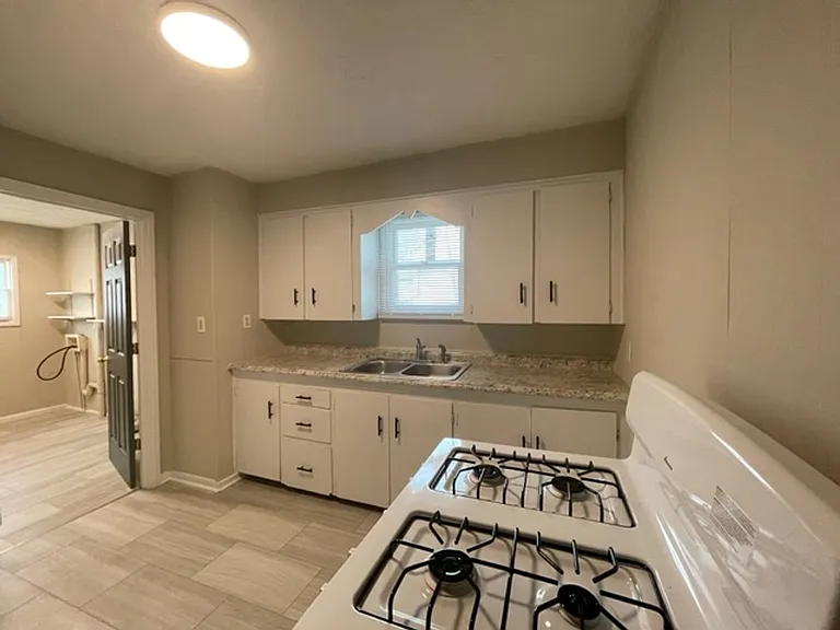 1021 N Sherman Ave — Photo 15