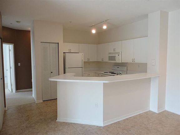 Kitchen Breakfast Bar