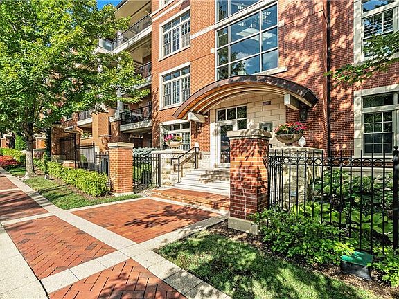 4th image of 4937 Wyandotte St APT 200