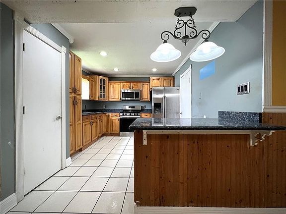 4th image of 3800 Redbud Ln