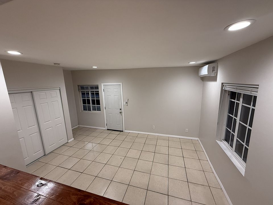 1st image of 11305 Harris Ave #1/4
