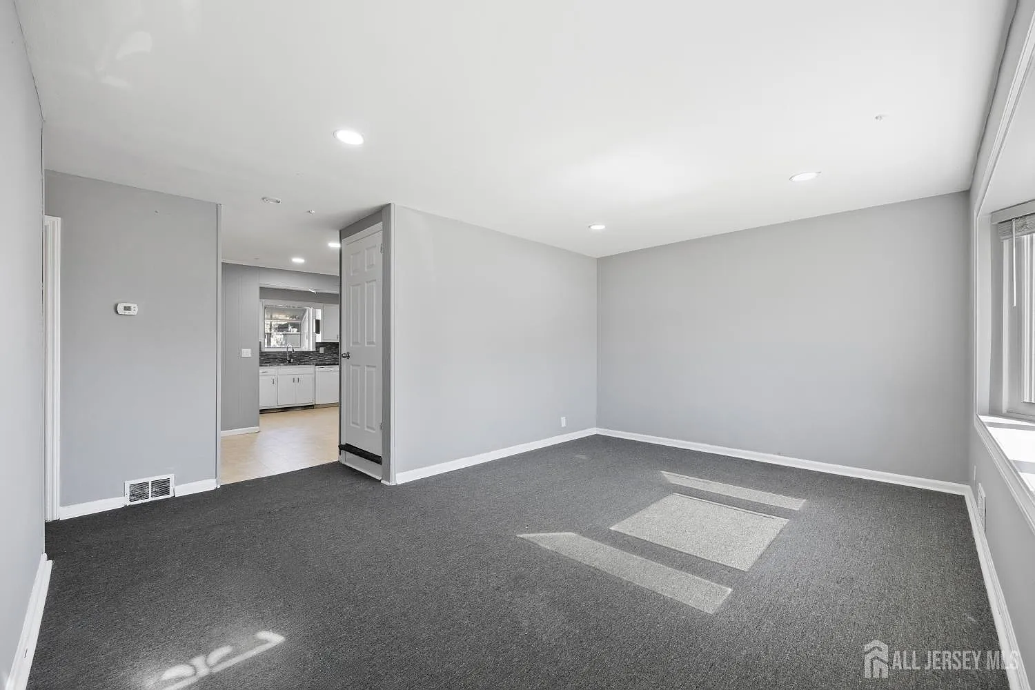 5 bed, 3.0 bath, 1584 sqft, $3,600 — Photo 2