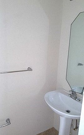 1/2 Bath
