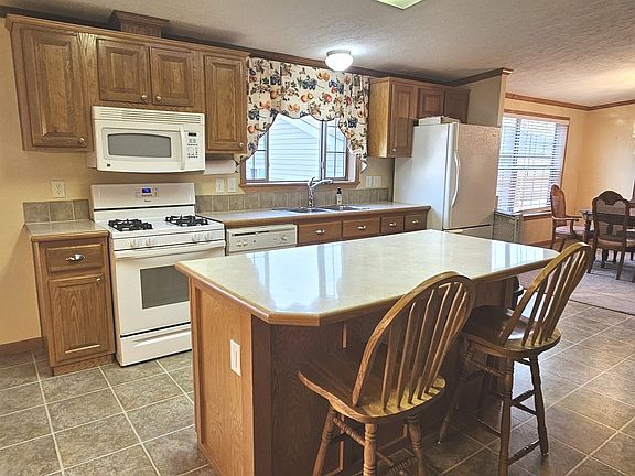 4th image of 685 Prince Wood #421