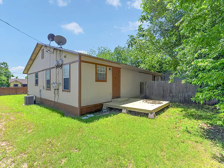 905 Parmer Ave #B — Photo 13