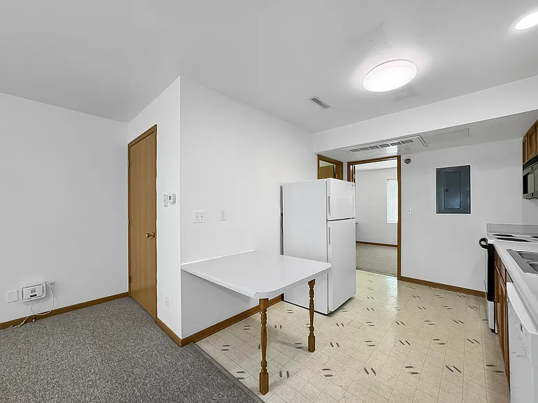 212 Hayward Ave #301 — Photo 6
