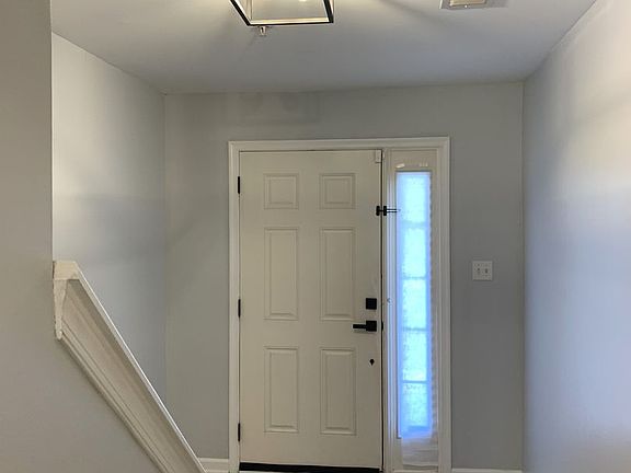 4th image of 572 S Carlisle St
