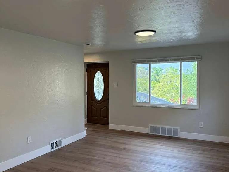 338 Caryl Dr — Photo 3