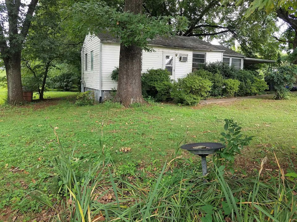 2nd image of 513 Leconte Ln