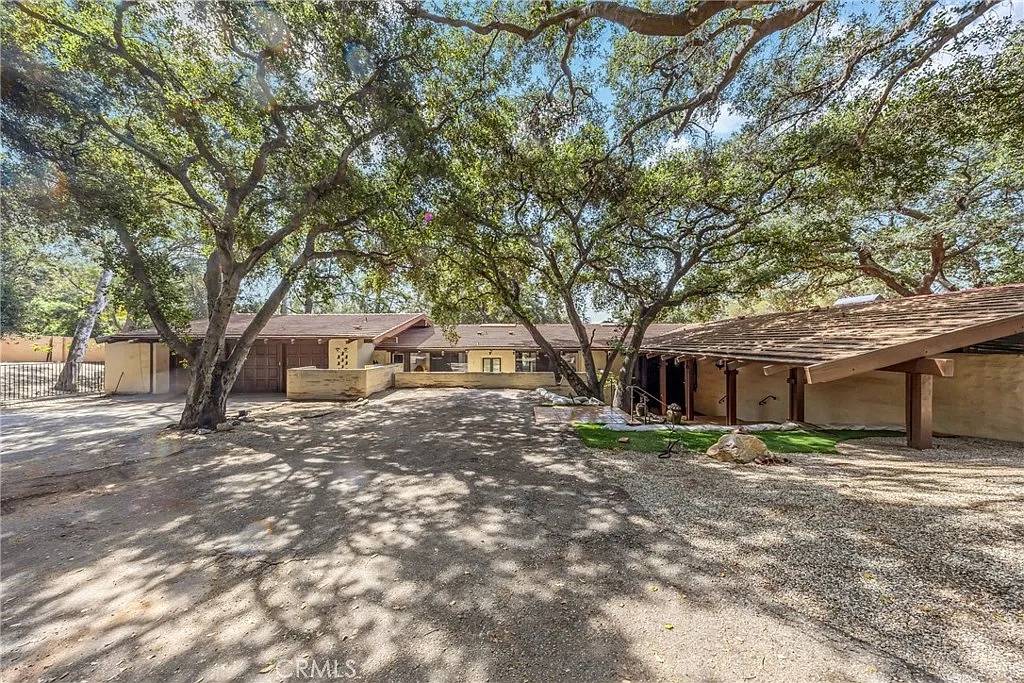 6 bed, 6.5 bath, 4556 sqft, $13,800 — Photo 1