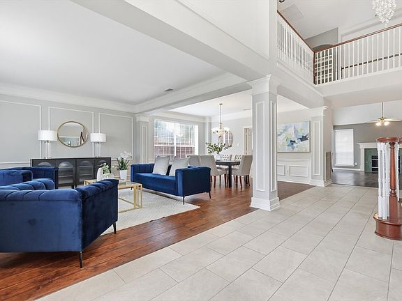 4th image of 4001 Mayflower Ln