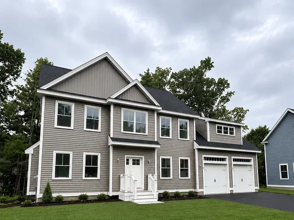 4 Navillus Way, Seabrook, NH 03874