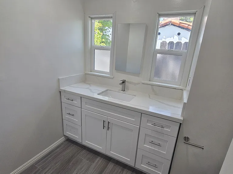 10544 Helendale Ave — Photo 14