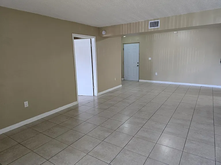 711 N Pine Island Rd #213 — Photo 9