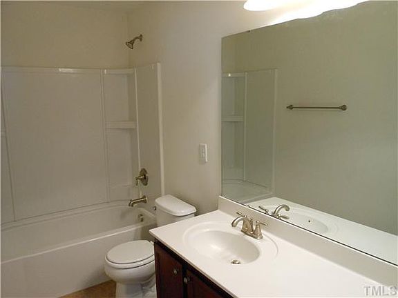 4th image of 242 Seymour Pl