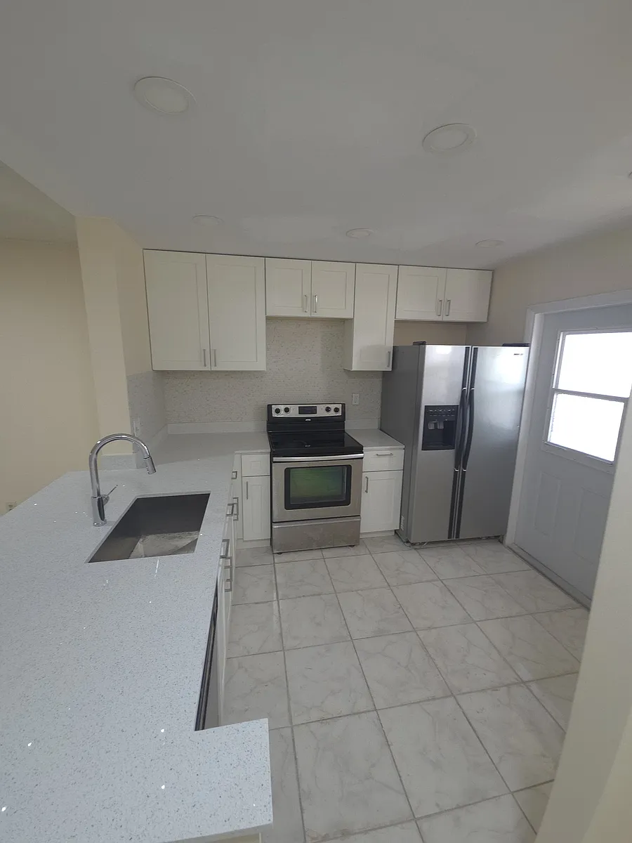 Building Photo - 5335 NW 10th Ct #208