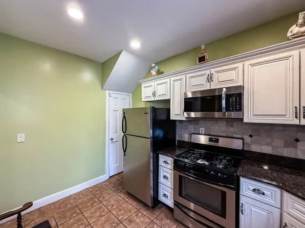 125 Poplar Street image 19 of 44