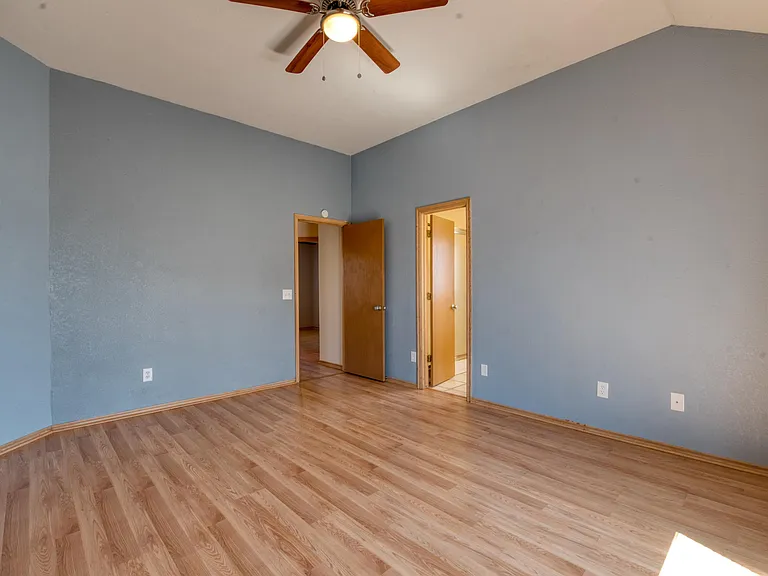 1220 Eastridge Dr — Photo 7