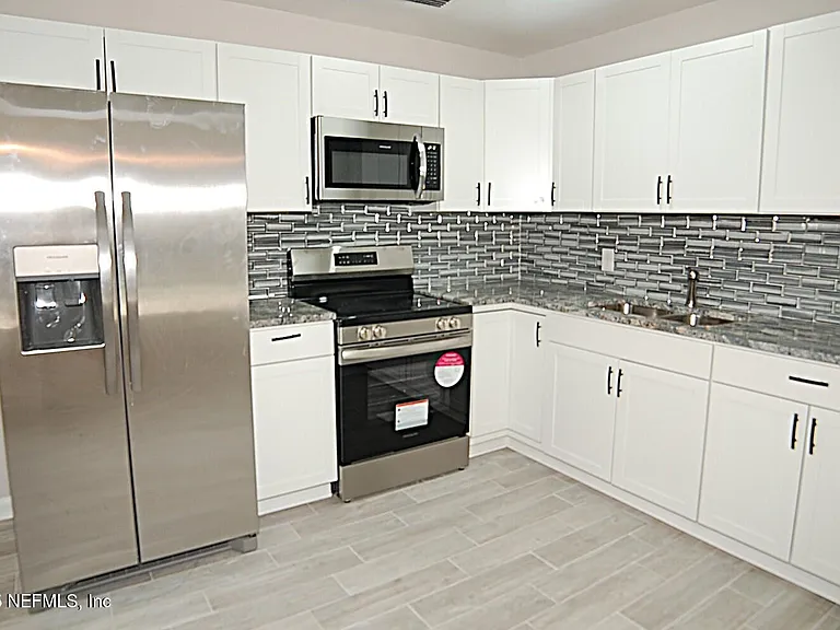 2947 W 45th St — Photo 21