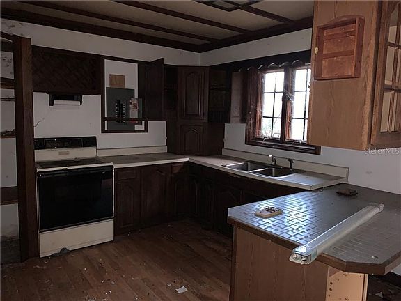 5th image of 5105 NW Oak Hill Ave