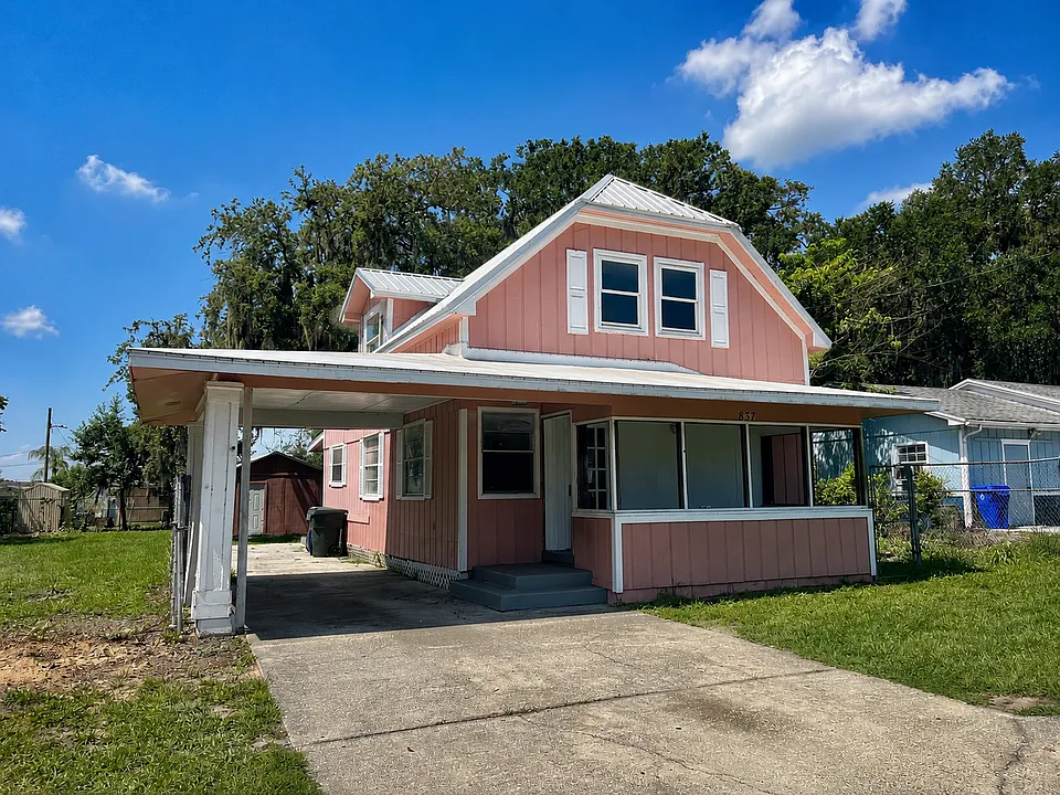 837 Lafayette Ln