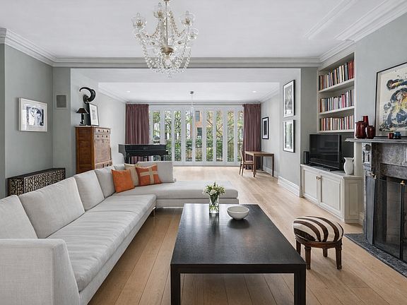 3rd image of 29 Charlton St #Townhouse 1