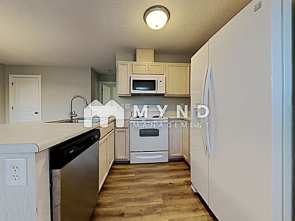 5th image of 322 Edgewood Park Ct