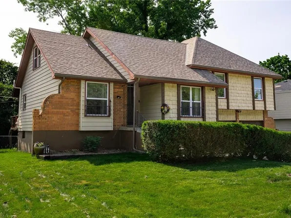 7207 N Woodland Ave, Gladstone, MO 64118