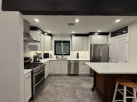 3rd image of 3981 E Desmond Ln