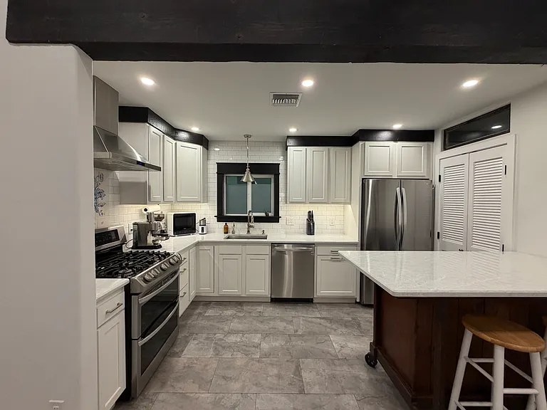 3981 E Desmond Ln — Photo 3