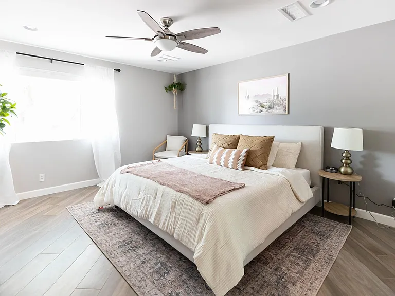 728 E Geneva Dr — Photo 17