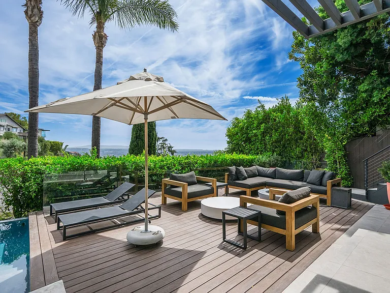 Outdoor lounge seating, fireplace, bbq and lots of sunshine!