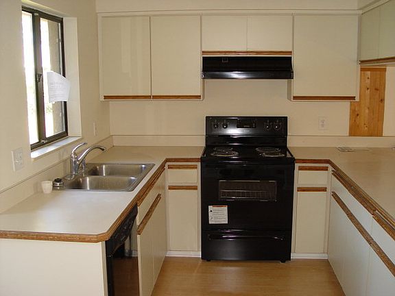 3rd image of 73 Bannbury Ln