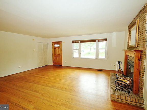 5th image of 5504 Inverchapel Rd