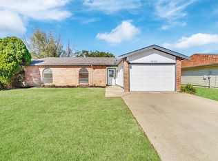1205 Clay Hill Ct, Arlington, TX 76014