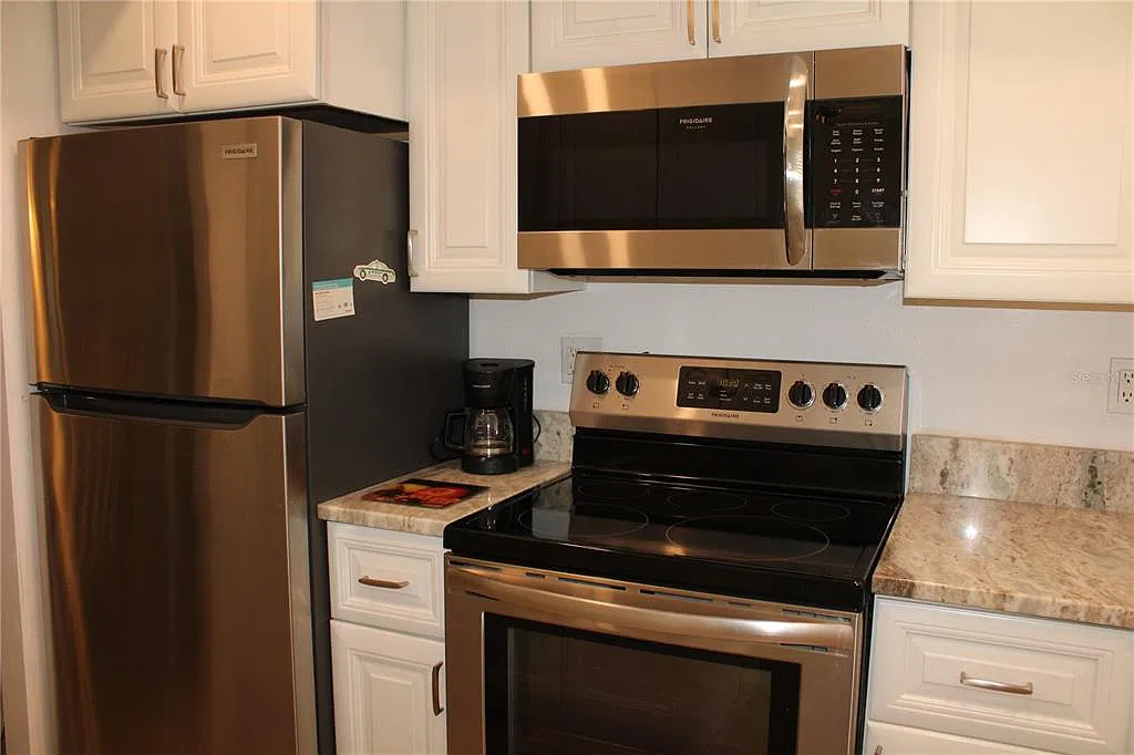 2 bed, 1.0 bath, 1040 sqft, $2,000 — Photo 4