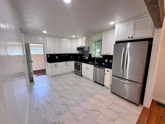 5th image of 733 E 18th St