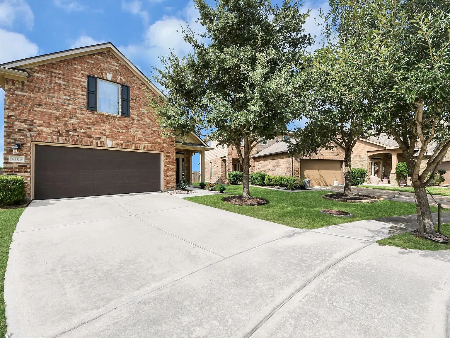 4 bed, 2.5 bath, 2497 sqft, $2,600 — Photo 2